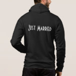 Des hommes viennent de se marier Sweat - shirt à c<br><div class="desc">Ce sweat - shirt à capuche zip doux de Bella est pour le marié de se détendre,  montré en noir avec un texte juste marié sur le dos. Customisez cet objet ou achetez tel quel.</div>