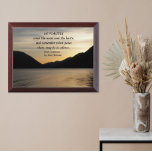 Desiderata Verse Lake Sunset Landscape Plaque<br><div class="desc">Plaque murale en bois qui présente l'image d'un spectaculaire coucher de soleil sur le lac et des silhouettes de montagne,  ainsi que le verset inspirant du poème Desiderata de Max Ehrmann. Sélectionnez la taille de la plaque. Fait un cadeau réfléchi pour la famille et les amis!</div>