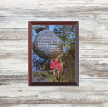 Desiderata Verse Red Fallen Leaf sur la plaque d'e<br><div class="desc">La plaque murale en bois présente l'image d'une feuille d'érable rouge tombée à la surface de l'eau ainsi que le verset inspirant du célèbre poème Desiderata écrit par Max Erhmann. Sélectionnez la taille de la plaque murale. Un cadeau bien pensé pour la famille et les amis!</div>