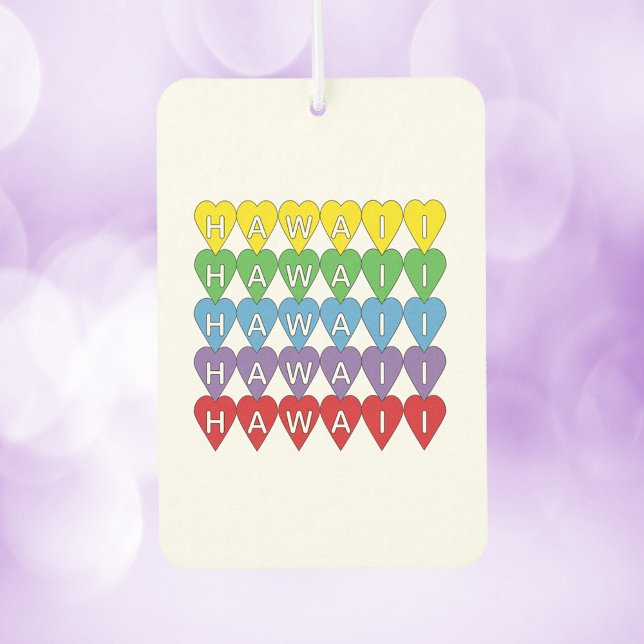Désodorisant Pour Voiture Hawaii Hearts Rainbow (An air freshener that says Hawaii with yellow, green, blue, purple and red hearts.)