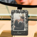 Désodorisant Pour Voiture LOVE voiture photo personnalisée<br><div class="desc">Votre photo préférée est encadrée par des feuilles blancs, des baies et des points sur N'IMPORTE QUEL arrière - plan DE COULEUR. CHANGEZ le mot LOVE à n'importe quoi ! CONSEIL : Placez votre texte entre les carrés pour conserver les échanges de texte. Ce rafraîchissant d'air fait des cadeaux abordables...</div>