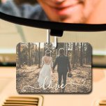 Désodorisant Pour Voiture Photo personnalisée Voiture Air Freshener<br><div class="desc">Personnalisez n'importe quelle fresque de forme avec votre photo préférée et CHANGEZ notre texte AMOUR à n'importe quoi ! CONSEIL : Placez votre texte entre les carrés pour conserver les échanges de texte. Sélectionnez également votre parfum préféré. Ce rafraîchissant d'air fait des cadeaux abordables pour la famille, les amis ou...</div>