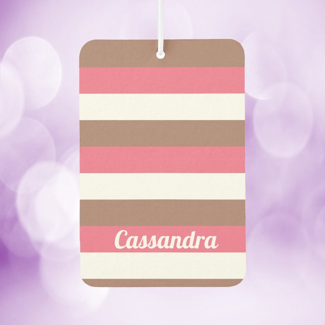 Désodorisant Pour Voiture Stripes Personnaliser Pink Brown Blanc (An air freshener with pink, brown and white stripes along with text that can be personalized.)