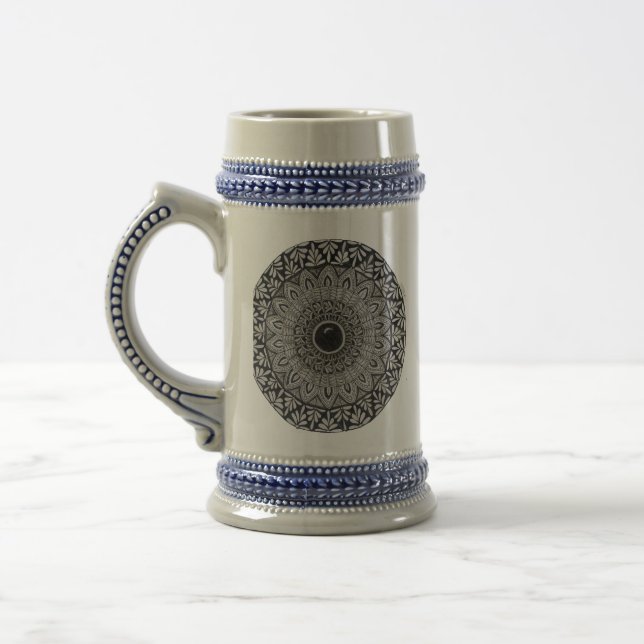 dessin de mandala sur tasse à bière (Gauche)