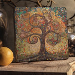 Dessous-de-plat Arbre doré Klimt de vie Art Nouveau Abstrait<br><div class="desc">Ce trivet époustouflant présente un abstrait arbre de vie inspiré de la "phase dorée" de Gustav Klimt. Klimt a été fasciné par les mosaïques byzantines et a développé sa propre technique de mosaïque en utilisant la feuille d'or et les couleurs vives. Cette oeuvre rend hommage à l'approche innovante de Klimt...</div>