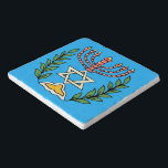 Dessous-de-plat Persian Magen David Menorah<br><div class="desc">Cette image a été adaptée à partir d'un carrelage juif perse antique et présente une menorah avec un Magen David (Étoile de David) encadré de branches d'olivier. Les imperfections de l'image originale peinte à la main ont été conservées.</div>