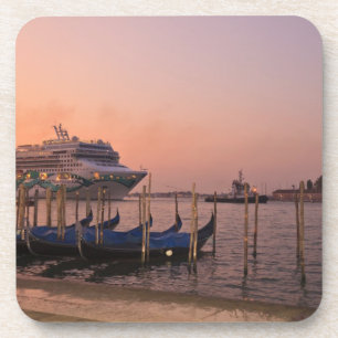Dessous-de-verre Bateau de croisière et gondoles près du Grand Cana