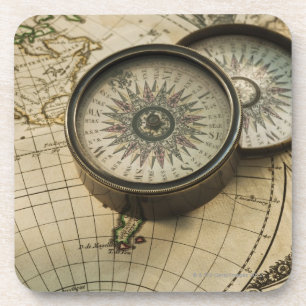 Dessous-de-verre Boussole antique sur la carte