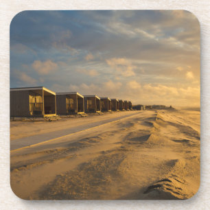 Dessous-de-verre Cabines de plage au coucher du soleil sur la côte 