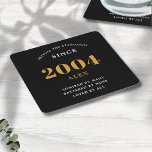Dessous-de-verre Carré En Papier 21e anniversaire Nom 2004 Black Gold Elegant Chic<br><div class="desc">Premium 21st Birthday Black and Gold Dessous de verre de papier personnalisé - Celebration Elegance. Fêtez un anniversaire marquant dans le style avec nos dessous de verre en papier chic et de qualité supérieure, 21e anniversaire. Décorés avec goût dans des tons noir et or, ces dessous de verre ajoutent une...</div>