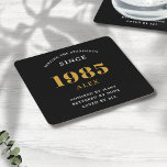 Dessous-de-verre Carré En Papier 40e anniversaire Nom 1985 Black Gold Elegant Chic<br><div class="desc">Premium 40th Birthday Black and Gold Dessous de verre de papier personnalisé - Celebration Elegance. Célébrez un anniversaire marquant dans le style avec nos dessous de verre en papier chic et de qualité supérieure, 40e anniversaire. Décorés avec goût dans des tons noir et or, ces dessous de verre apportent luxe...</div>