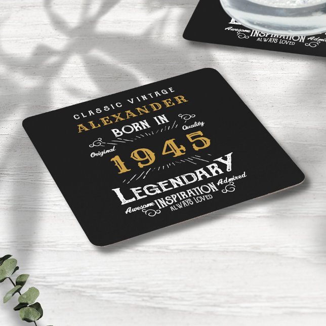 Dessous-de-verre Carré En Papier 80e anniversaire personnalisé Né en 1945 Noir Vint (Personalized 80th birthday coaster with name and year of birth template.)