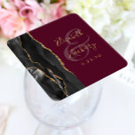 Dessous-de-verre Carré En Papier Agate Géode Script Black Gold Burgundy Mariage<br><div class="desc">Cet élégant dessous de verre mariage moderne présente un design de géode d'aquarelle noire, orné d'une parties scintillant en faux or. Customisez facilement le texte de couleur or sur un arrière - plan bordeaux, avec les noms de la mariée et du marié dans la calligraphie manuscrite sur une grande carte...</div>