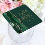 Dessous-de-verre Carré En Papier Agate Geode Script Emerald Green Mariage or<br><div class="desc">Cet élégant dessous de verre mariage moderne présente une aquarelle couleur vert émeraude et un design de géode d'agate orné d'une parties scintillant en faux or. Customisez facilement le texte de couleur or sur un arrière - plan vert, avec les noms de la mariée et du marié en calligraphie manuscrite...</div>