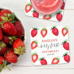 Dessous-de-verre Carré En Papier Berry aux fraises sucrées Premier 1er anniversaire<br><div class="desc">Ces dessous de verre de fraises sucrées sont parfaits pour tous les petits qui fêtent leur premier anniversaire cette année. Le design comprend des fraises aquarelles peintes à la main et un libellé modèle facile à personnaliser. Des éléments de partie correspondants se trouvent dans la collection.</div>