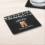 Dessous-de-verre Carré En Papier Bières | Rustic Adult 40th Birthday Party<br><div class="desc">Ce dessous de verre sur mesure ajoutera des détails élégants à votre journée spéciale. Ce design comprend des lampes à cordes, des graphismes en verre de bière avec un arrière - plan de tableau noir. Vous pouvez customiser tout le texte pour convenir à votre événement. Des invitations et des fournitures...</div>