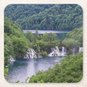 Dessous-de-verre Carré En Papier Cascade cascade avec forêt verte en Croatie