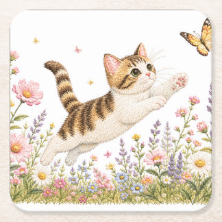 Dessous-de-verre Carré En Papier Chat brodé poursuivant un papillon dans une prairi