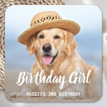 Dessous-de-verre Carré En Papier Chien Chien Chien Chien Anniversaire Fête Personna<br><div class="desc">Fille d'anniversaire ! Ajoutez la touche finale à votre fête d'anniversaire de chiot ou de chien avec cette simple photo d'anniversaire de naissance garçon conception chien dessous de verre de fête d'anniversaire de chien. Ajoutez la photo préférée de votre chiot et personnalisez-la avec le nom, le numéro d'anniversaire. Changez pour...</div>