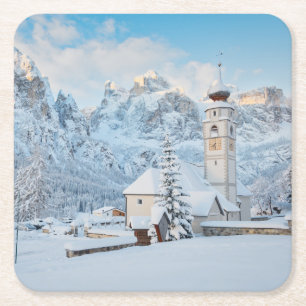 Dessous-de-verre Carré En Papier Eglise couverte de neige avec arrière - plan de mo