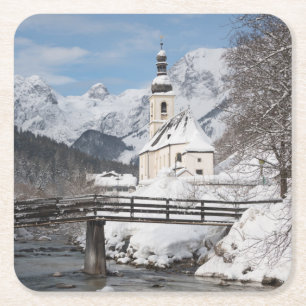 Dessous-de-verre Carré En Papier Église dans la neige avec les Alpes en hiver