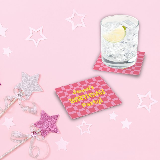 Dessous-de-verre Carré En Papier Fête d'anniversaire personnalisée rose À damiers M (Personalized Birthday Party Pink Checkered Pattern Square Paper Coaster)