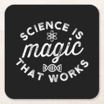 DESSOUS-DE-VERRE CARRÉ EN PAPIER LA SCIENCE EST UNE MAGIE QUI FONCTIONNE<br><div class="desc">la science est la magie qui fonctionne, la science est la magie qui travaille le sens, qui dit que la science est la magie qui fonctionne, la science est la magie qui fonctionne à l'école, la science est la magie qui travaille la nuit, la science est la magie qui travaille...</div>