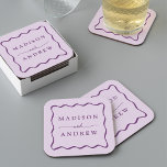 Dessous-de-verre Carré En Papier Mariage de trame violet moderne<br><div class="desc">Ajoutez une touche élégante à votre réception de mariage, à votre dîner de répétition, à votre soirée de fiançailles ou à votre wedding shower avec ces dessous de verre en papier Modern Purple Wavy Frame. Les dessous de verre mariages rétro affichent les noms du couple en caractères violets gras entourés...</div>