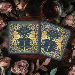 Dessous-de-verre Carré En Papier Mariage médiéval Blue Royal Lion<br><div class="desc">Ajoutez du charme royal à votre paysage de table ! Ces dessous de verre de mariage personnalisés sont dotés d'un lion majestueux et d'un design floral avec vos noms et monogramme, le tout en or luxueux contre un arrière - plan bleu. Parfait pour une fête d'imaginaire médiévale avec une élégance...</div>