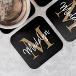 Dessous-de-verre Carré En Papier Monogramme d'or noir fille Élégant Script moderne<br><div class="desc">Girly Black Gold Monogram Elegant Modern Script Carré Dessous de verre de papier.Personnalisez facilement ce dessous de verre de papier carré moderne élégant avec votre monogramme et nom personnalisés.</div>
