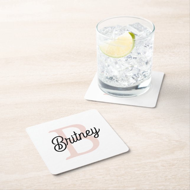 Dessous-de-verre Carré En Papier Monogramme et nom personnalisé moderne Pastel Pink (En situation)
