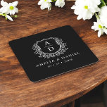 Dessous-de-verre Carré En Papier Monogramme Mariage Floral Crest Élégant<br><div class="desc">Ajoutez une touche élégante à votre célébration avec le Dessous de verre en papier Carré Monogram Mariage Crest moderne. Dotés d'un design sophistiqué de crête monographique, ces dessous de verre sont parfaits pour les mariages, les fiançailles ou les douches nuptiales. La forme élégante du carré et le papier absorbant de...</div>