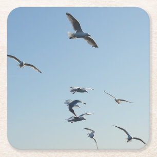 Dessous-de-verre Carré En Papier Mouettes volant au-dessus des vagues de l'océan Oi