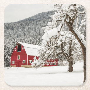 Dessous-de-verre Carré En Papier Neige fraîche sur la grange rouge