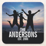 Dessous-de-verre Carré En Papier Photo de famille personnalisée avec nom de famille<br><div class="desc">Cadeau photo de famille personnalisé, décoré avec nom de famille et établi année en blanc moderne sans serif style police, parfait avec photo carré. Cool pour afficher la photo de famille. Parfait aussi comme cadeau de vacances, cadeau de ménage, cadeau de réunion de famille et cadeau pour toutes les occasions...</div>