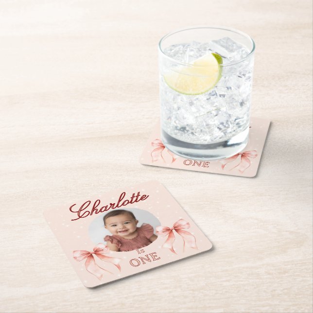 Dessous-de-verre Carré En Papier Pink Bow First Birthday! (En situation)