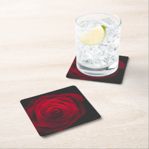 Dessous-de-verre Carré En Papier Rose rouge sur effet vintage arrière - plan noir