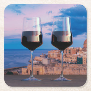 Dessous-de-verre Carré En Papier Verres à vin avec vue coucher de soleil sur La Val