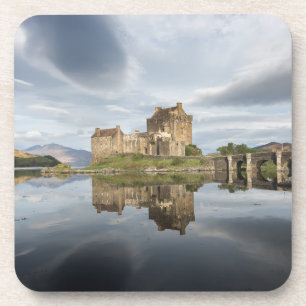 Dessous-de-verre Château d'Eilean Donan avec la réflexion en Ecosse