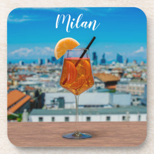 Dessous-de-verre Cocktail Spritz sur une table avec vue sur Milan