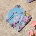 Dessous-de-verre Collage Flamant rose rose rétrograde<br><div class="desc">Ce design d'inspiration rétro présente un flamant rose pastel audacieux sur fond de bleu vif, créant un contraste serein mais frappant. Autour du flamant, des fleurs délicates aux tons roses, jaunes et blancs évoquent une atmosphère de jardin rêvée et vintage, mêlant nature et art pop sans effort. Idéal pour les...</div>