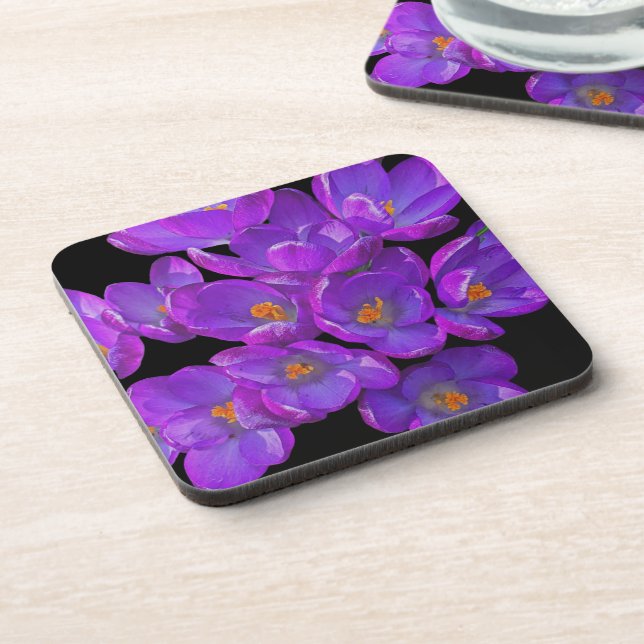 Dessous-de-verre Crocus de printemps violets sur fond floral noir (Côté gauche)