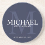 Dessous De Verre En Grès Bleu marine marine Personnalisé Groomsmen<br><div class="desc">Ajoutez une touche personnelle à votre mariage grâce à un dessous de verre de toiletteurs personnalisé. Ce dessous de verre présente le nom du marionnettiste personnalisé avec titre et date mariage en blanc et monogramme en bleu marine clair comme arrière - plan, dans le style de police serif classique, sur...</div>