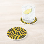 Dessous De Verre En Grès Chèques Jaunes Noirs Déformés À damiers<br><div class="desc">Retro dépoli vérifie la conception du damier,  dans une combinaison de couleur noire et jaune rétro. Retro checkerboard twirled seventies style psychédélique design moderne décoration maison,  produits de bureau et d'école et rétro déformé cadeaux à damiers.</div>