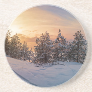 Dessous De Verre En Grès Coucher de soleil sur la forêt gelée de neige près