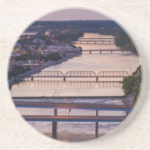 Dessous De Verre En Grès De nombreux ponts enjambent la rivière Grand, vue
