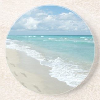 Dessous De Verre En Grès Empreintes sur la plage de sable blanc, Pittoresqu
