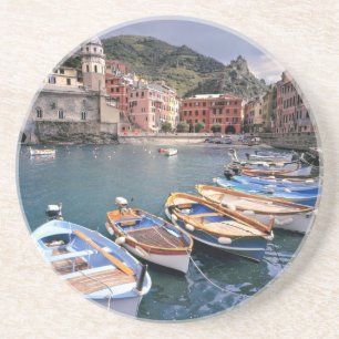 Dessous De Verre En Grès Europe, Italie, Vernazza. Bateaux aux couleurs viv