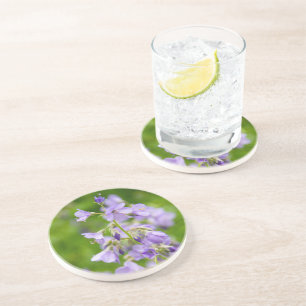 Dessous De Verre En Grès Fleurs bleues délicates sur un champ vert au print