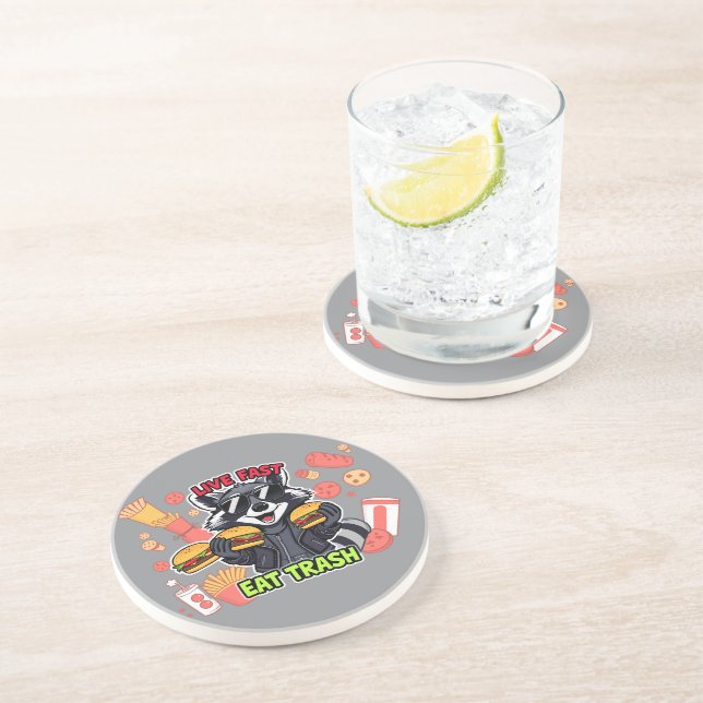 Dessous De Verre En Grès Funny Raccoon ‘Live Fast Eat Trash’ (Côté)